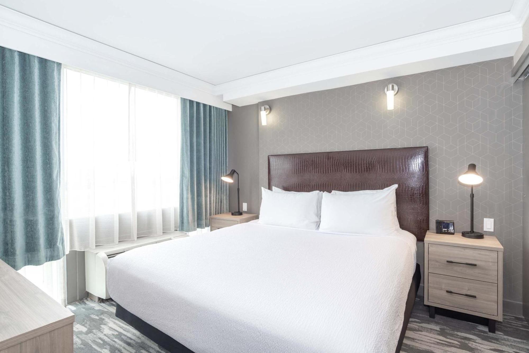 Sandman Signature Toronto Airport Hotel Екстер'єр фото