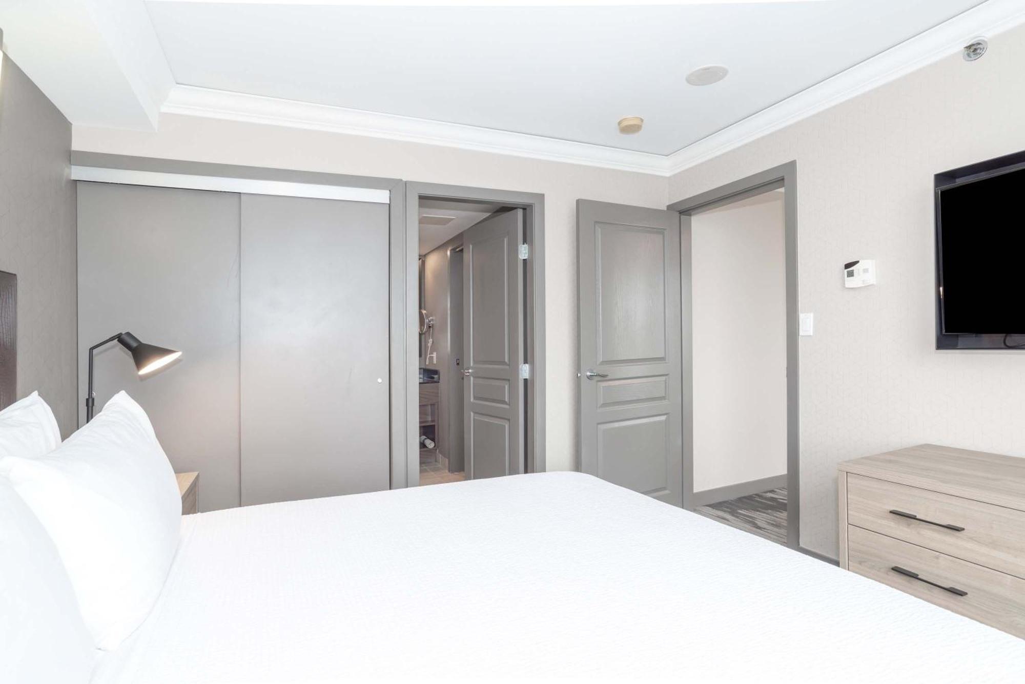 Sandman Signature Toronto Airport Hotel Екстер'єр фото