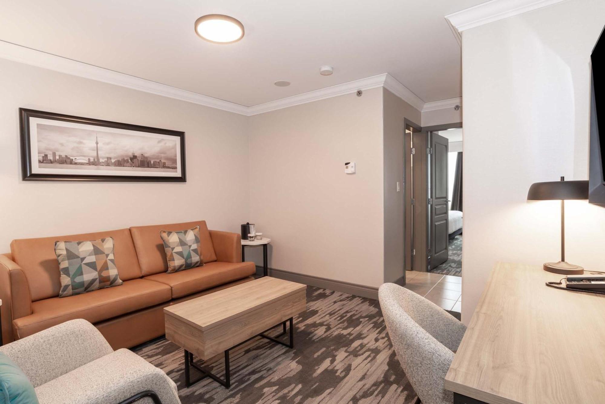 Sandman Signature Toronto Airport Hotel Екстер'єр фото