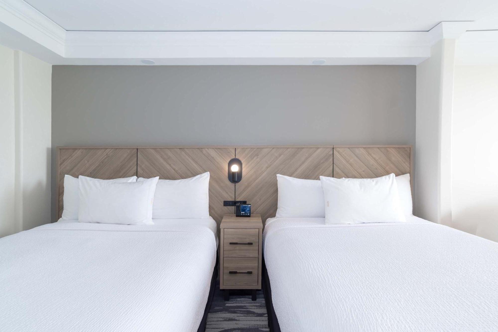 Sandman Signature Toronto Airport Hotel Екстер'єр фото