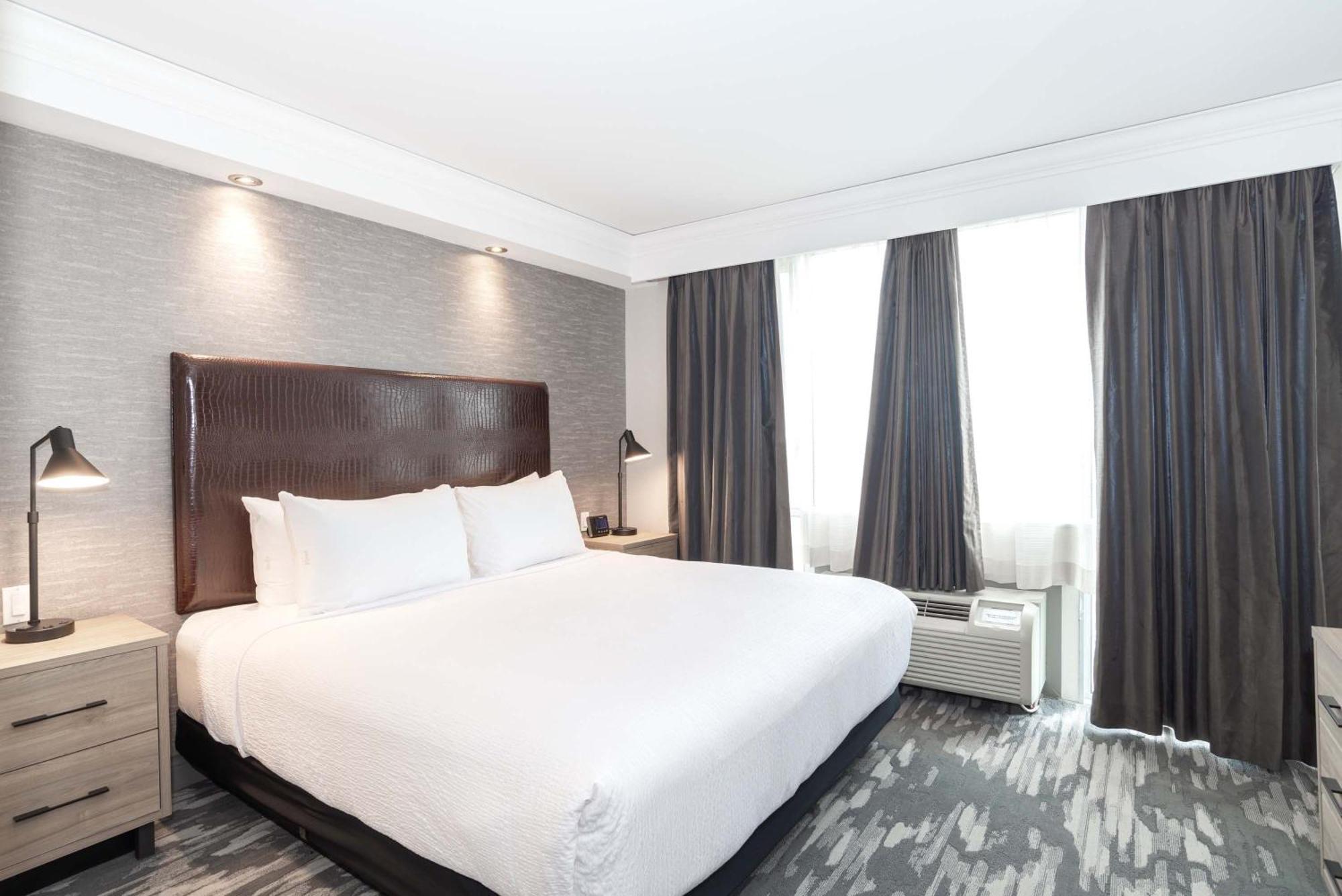 Sandman Signature Toronto Airport Hotel Екстер'єр фото