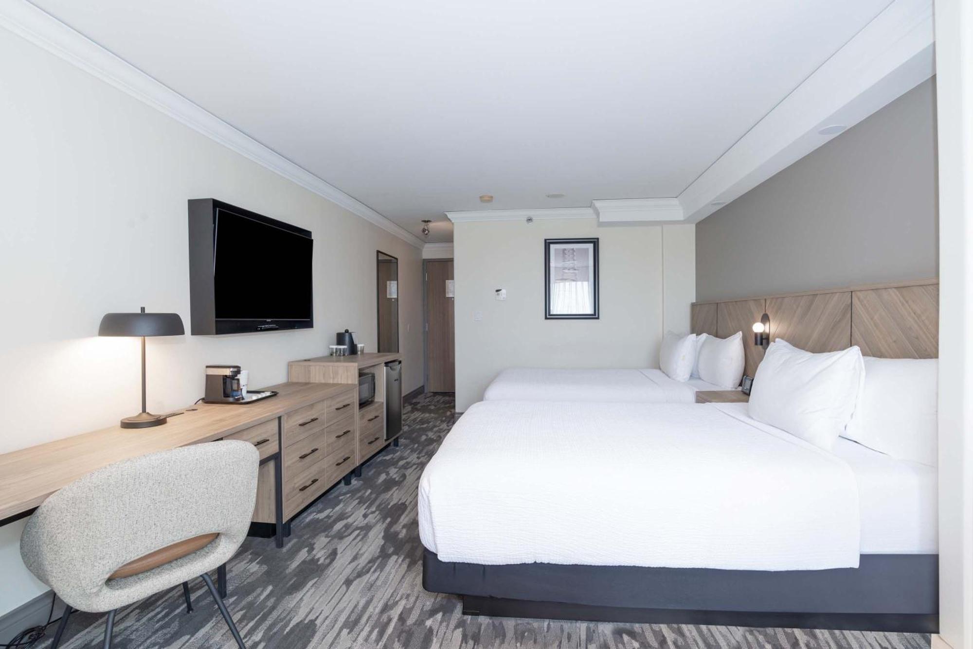 Sandman Signature Toronto Airport Hotel Екстер'єр фото