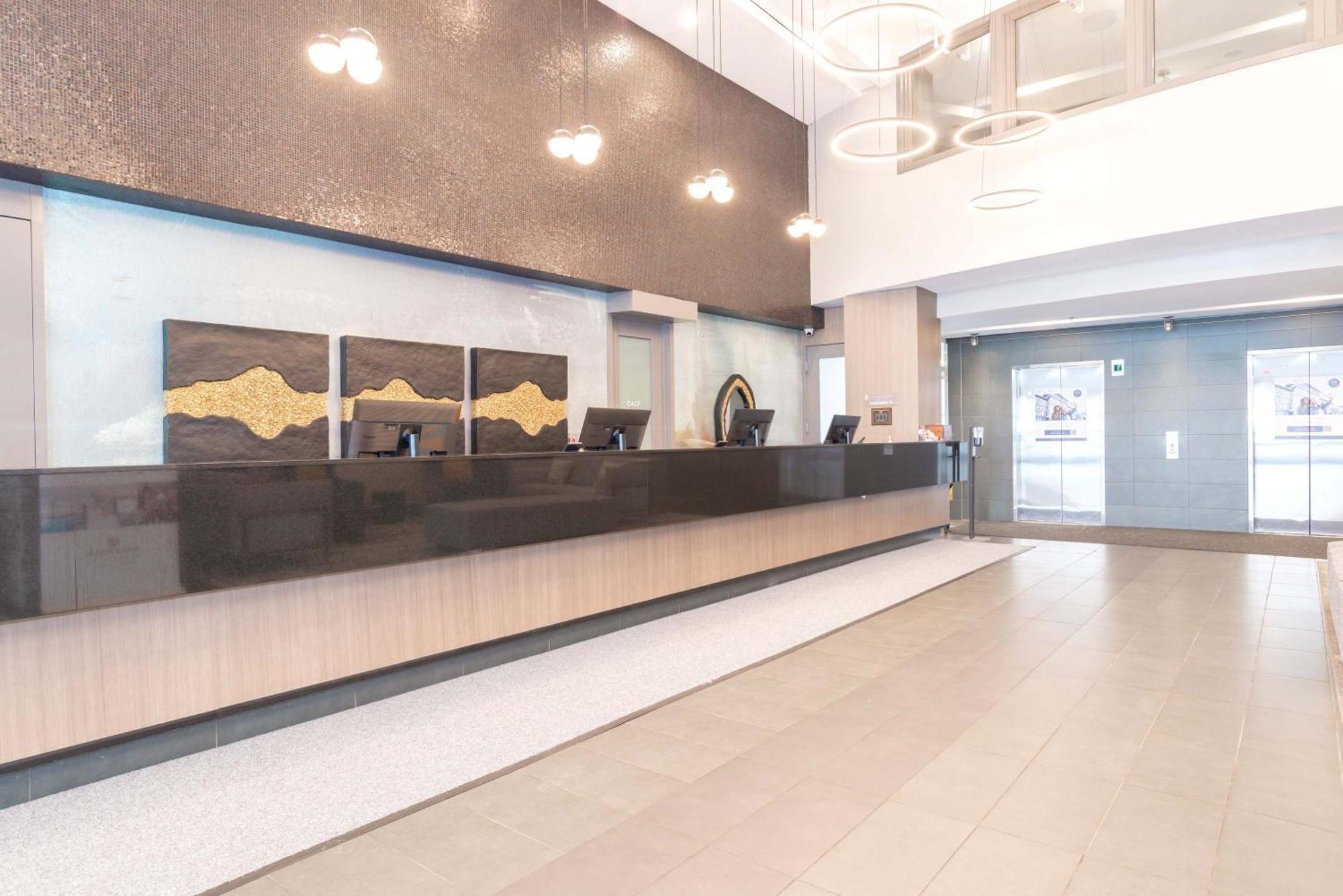 Sandman Signature Toronto Airport Hotel Екстер'єр фото