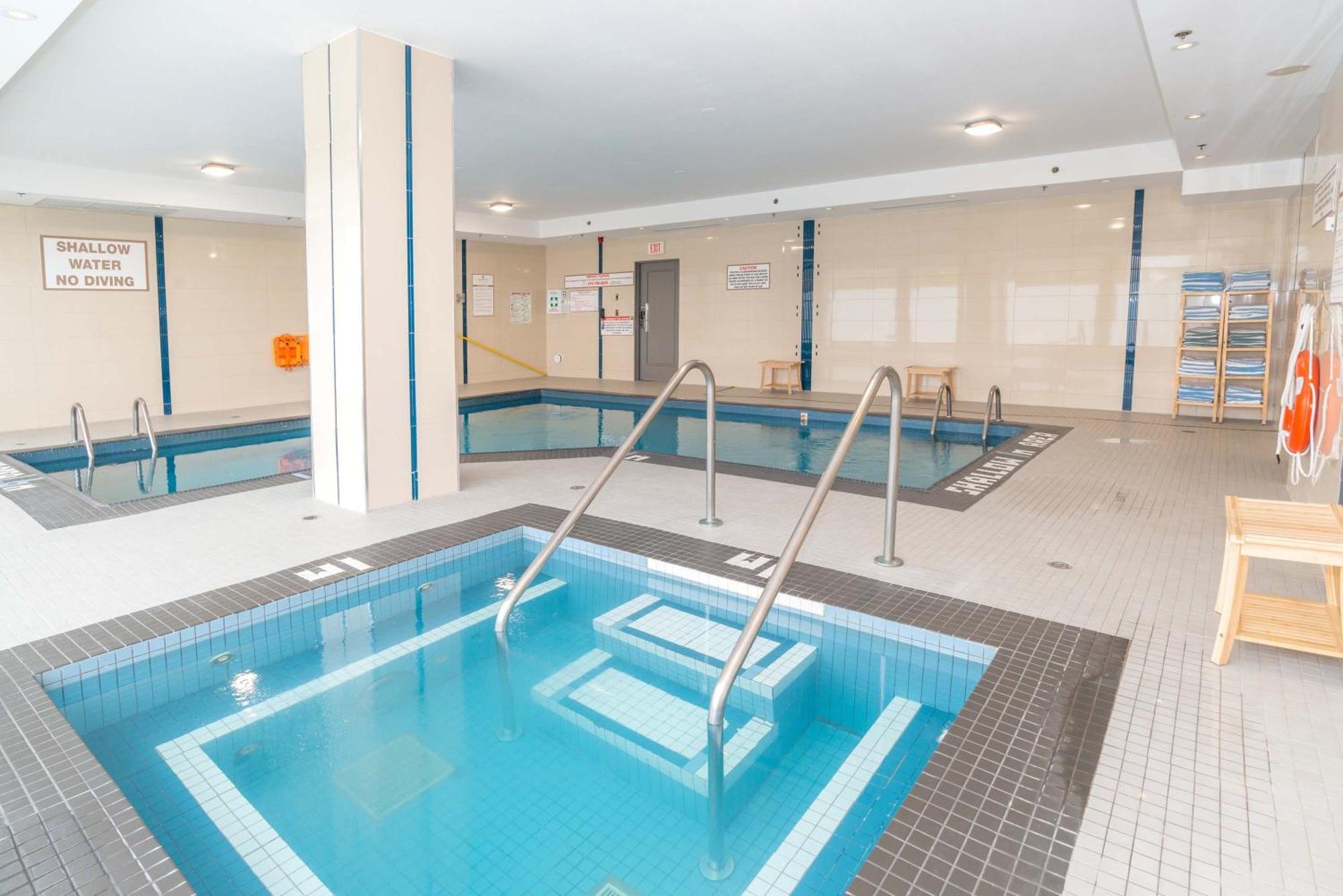 Sandman Signature Toronto Airport Hotel Екстер'єр фото