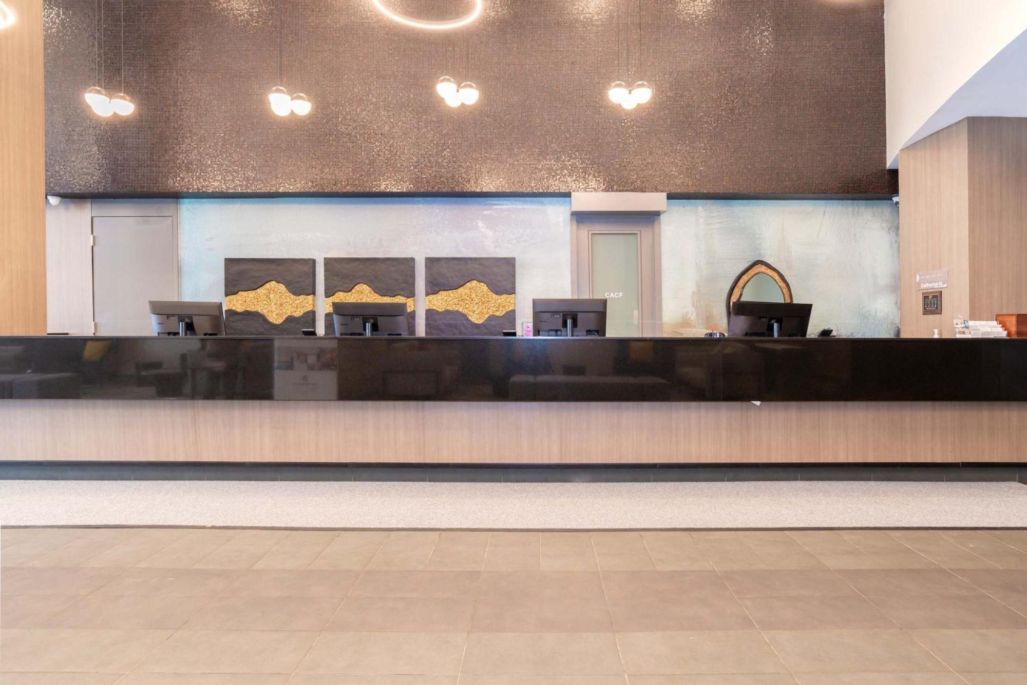 Sandman Signature Toronto Airport Hotel Екстер'єр фото