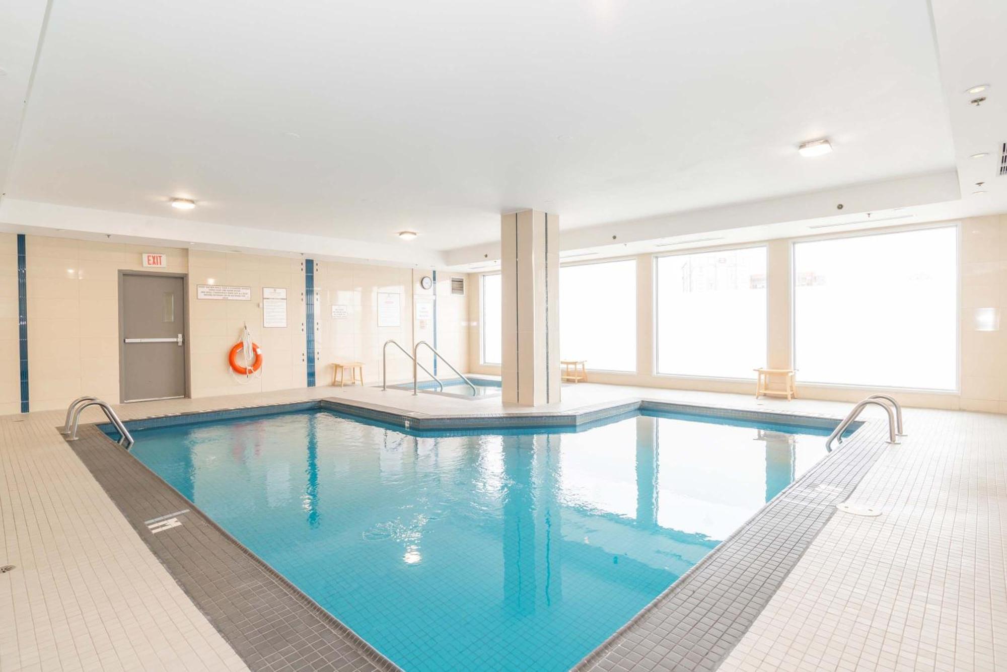 Sandman Signature Toronto Airport Hotel Екстер'єр фото