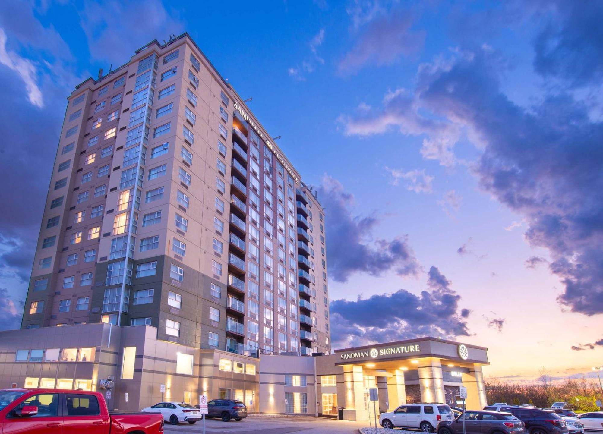 Sandman Signature Toronto Airport Hotel Екстер'єр фото