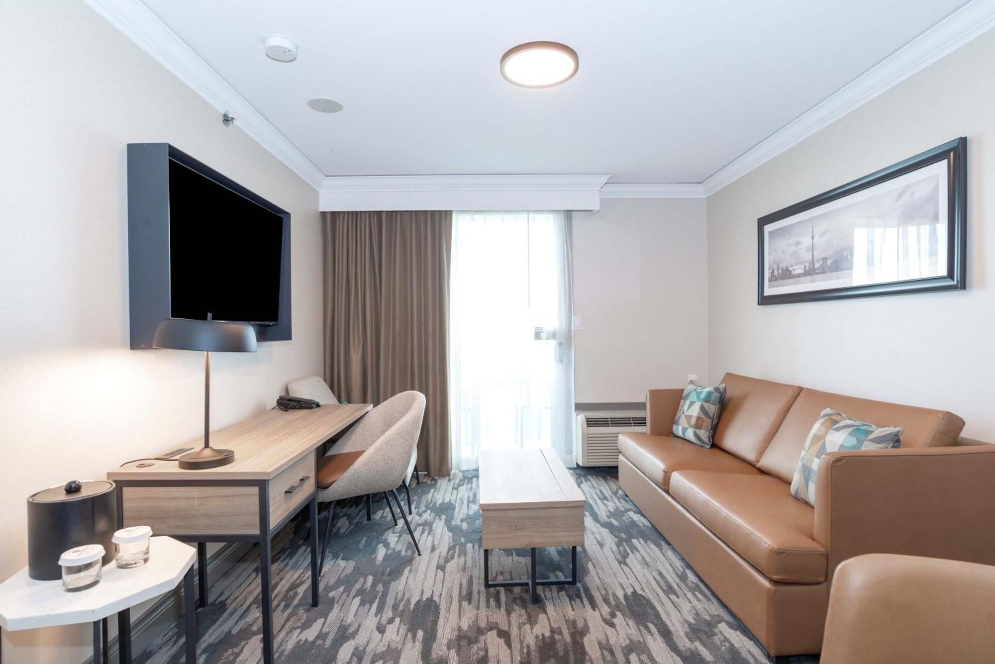 Sandman Signature Toronto Airport Hotel Екстер'єр фото