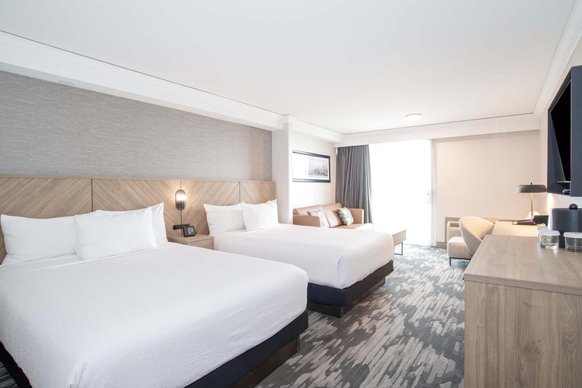 Sandman Signature Toronto Airport Hotel Екстер'єр фото