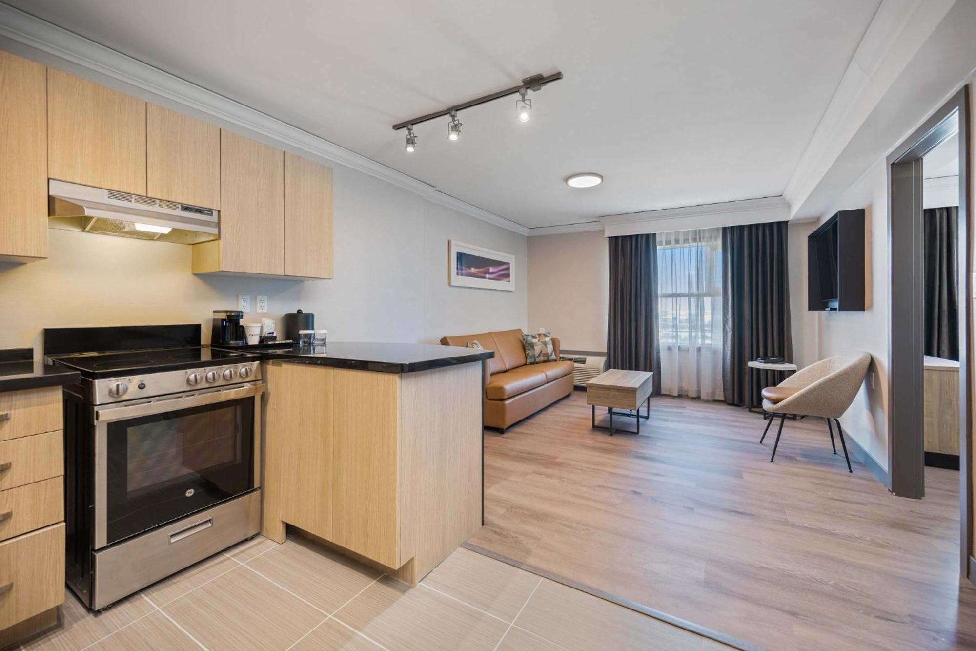 Sandman Signature Toronto Airport Hotel Екстер'єр фото