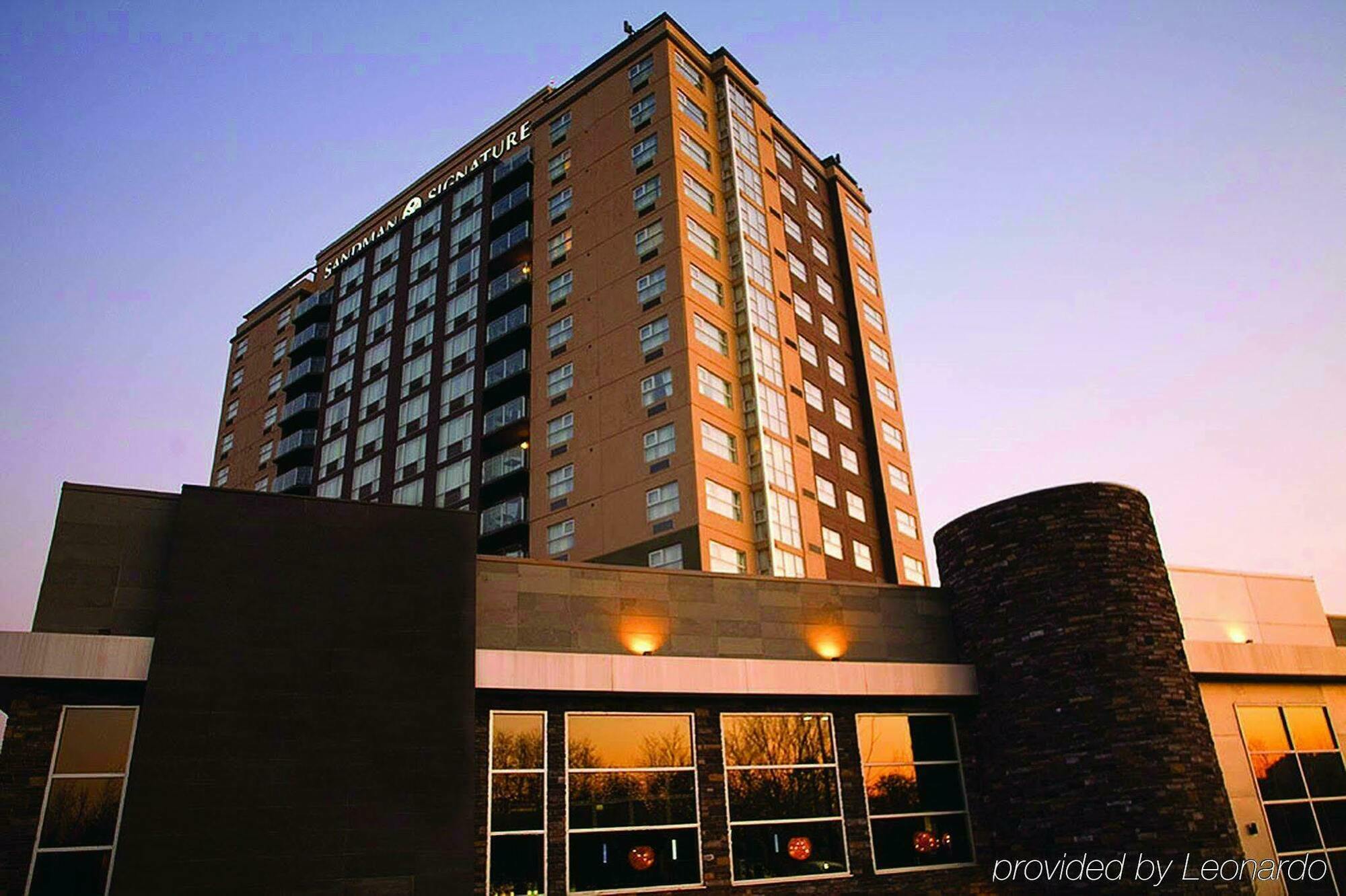 Sandman Signature Toronto Airport Hotel Екстер'єр фото